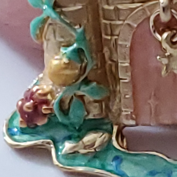 Rapunzel castle brooch princess enamel exquisite details New big fairytale gold - Picture 2 of 16